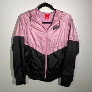 Nike | LIGHTWEIGHT WINDRUNNER HOODED WINDBREAKER